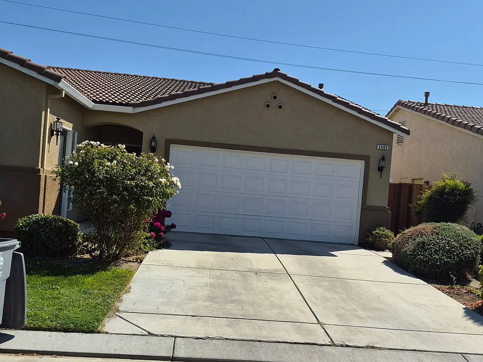 3005 La Vina Cir