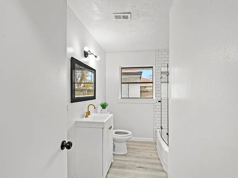 2119 Linden Creek Ln #A — Photo 8