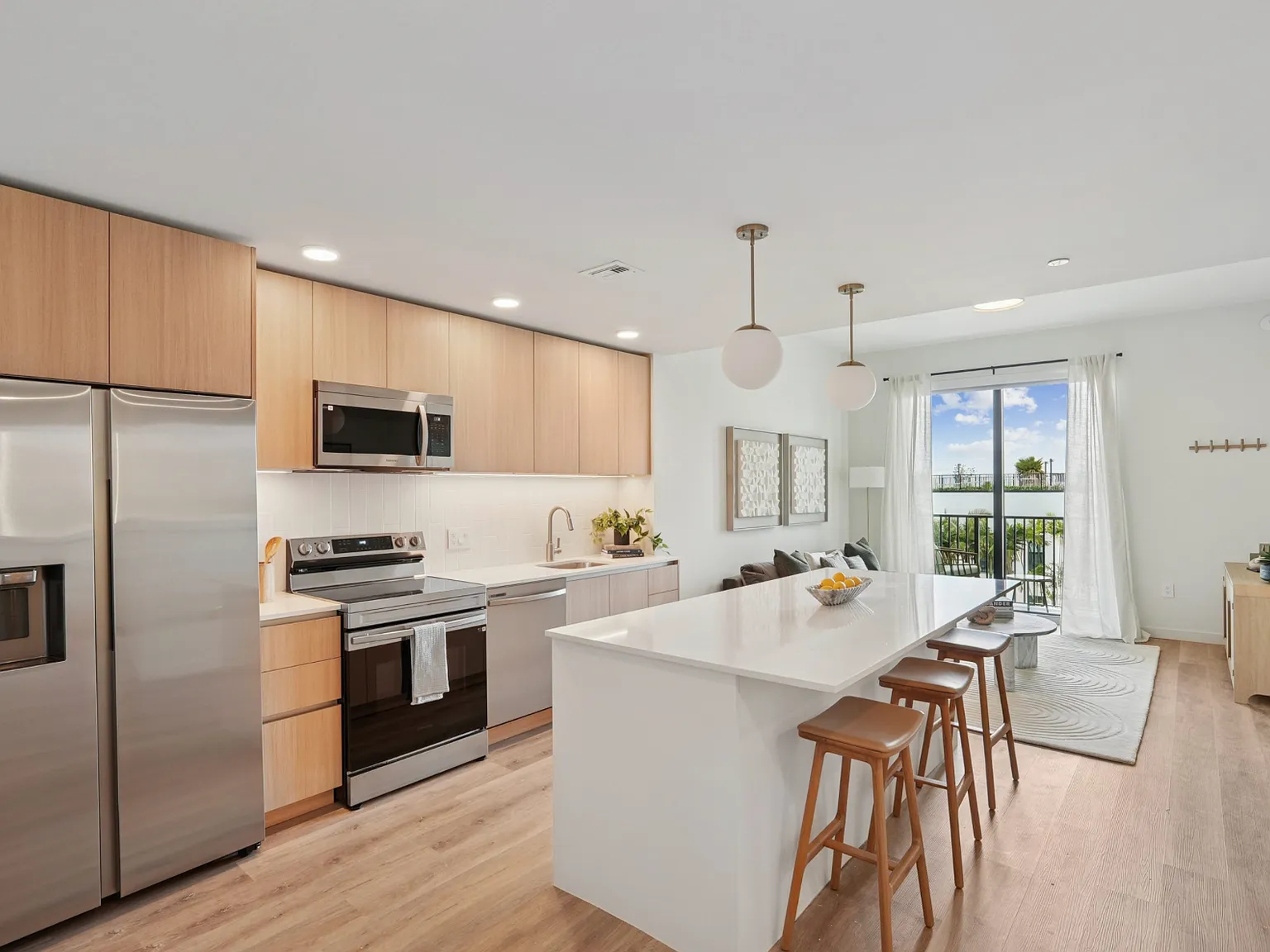Studio, 580 sqft, $2,078 — Photo 3