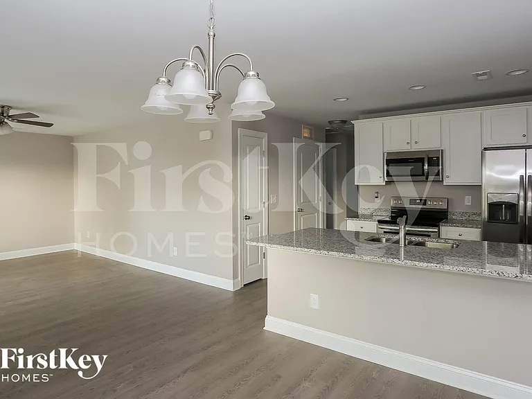337 Pecan Ct SW — Photo 5
