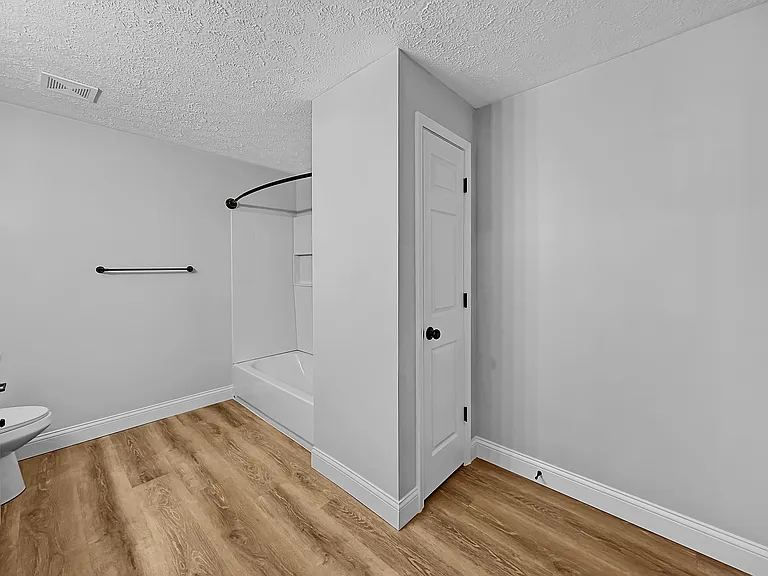 Springview Apartments — Photo 28