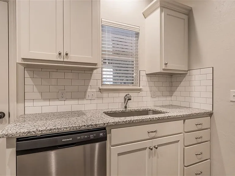 433 Chalk Hill Ct — Photo 9