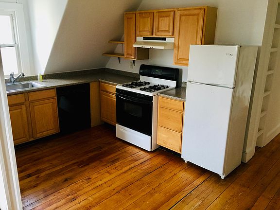 Efficient Kitchen with gas stove, dishwasher and refrigerator