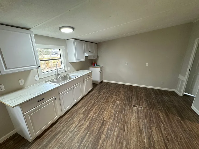 495 Holly Hill Rd — Photo 4