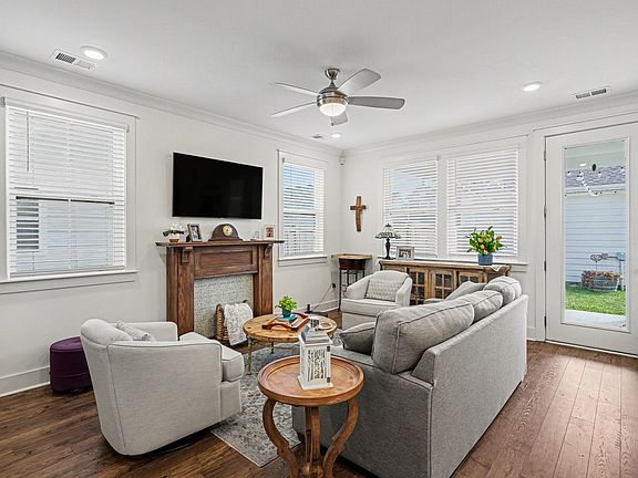 4th image of 217 Southmen Ln