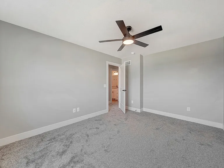 5901 S 94th St — Photo 17