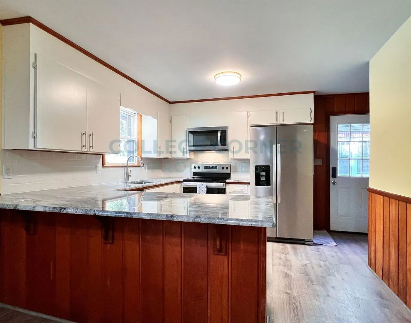 146 Rosedale Circle - Available 6-1-2027 - 5-18-2028 (Priced By Room) Fully Furnished! — Photo 4