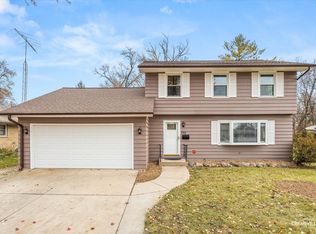 795 N Elmwood Dr, Aurora, IL 60506