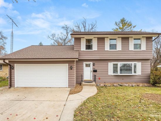 795 N Elmwood Dr, Aurora, IL 60506