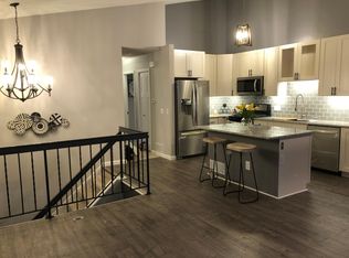 7287 Pontiac Cir, Chanhassen, MN 55317