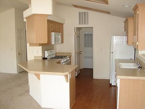5th image of 14054 Gardenia Ave