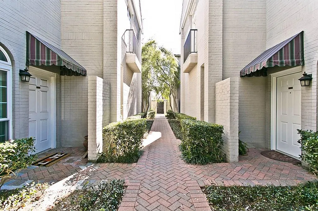 2 bed, 1.5 bath, 1062 sqft, $1,995 — Photo 1