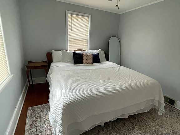 bedroom with king size bed