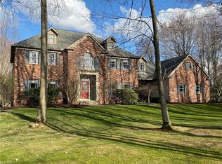 9475 Roryanna Dr, Chardon, OH 44024