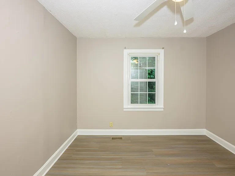 514 Henry St — Photo 10