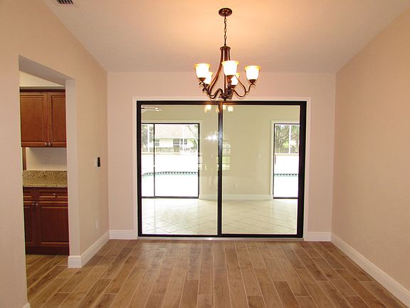 5th image of 1138 SE 18th St