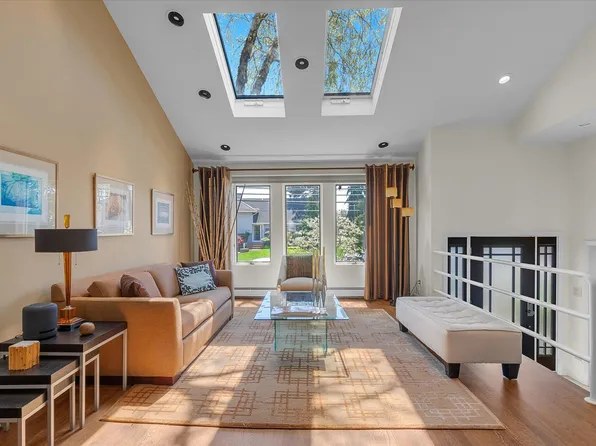 104 W Henrietta Avenue, Oceanside, NY 11572