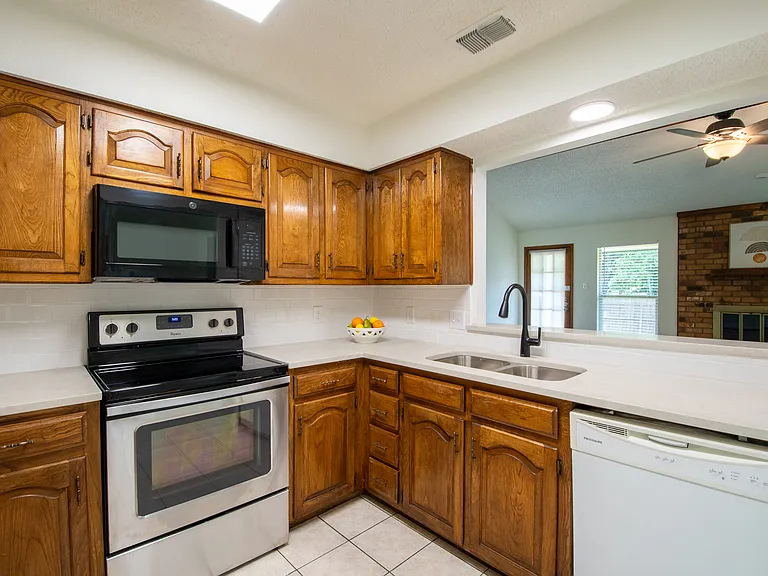 1719 Sagebrush Trl — Photo 10