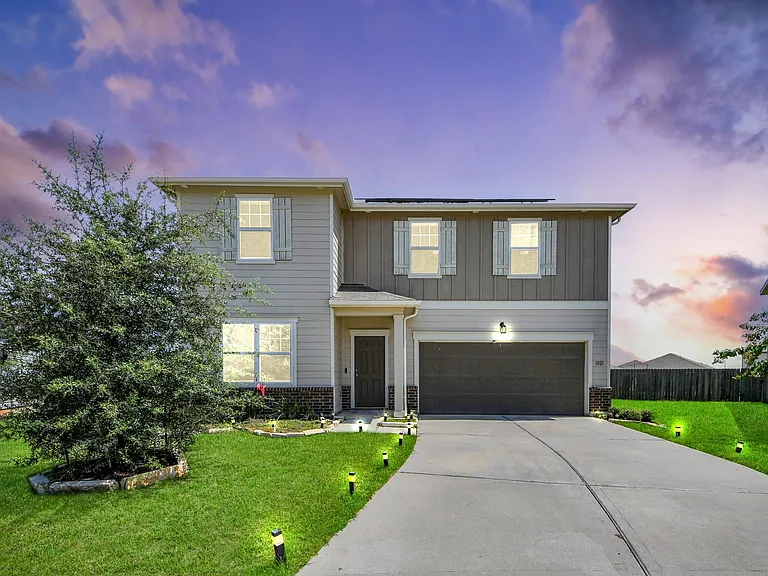 1021 Pin Cherry Ln — Photo 1