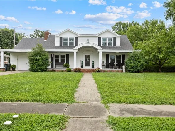 829 S College St, Nevada, MO 64772