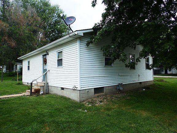 3rd image of 115 E Clinton St