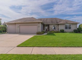 3715 Helen Dr, Bloomington, IL