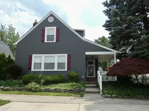 237 Harrison Ave, Trenton, MI 48183