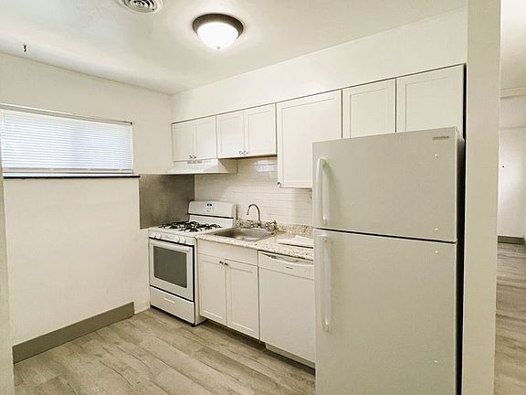 3rd image of 2643-2645 Dalton Ave #2643