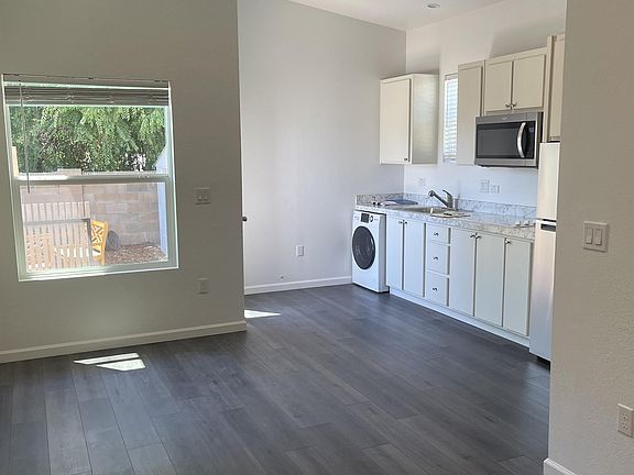 4th image of 2913 1/2 W 83rd St