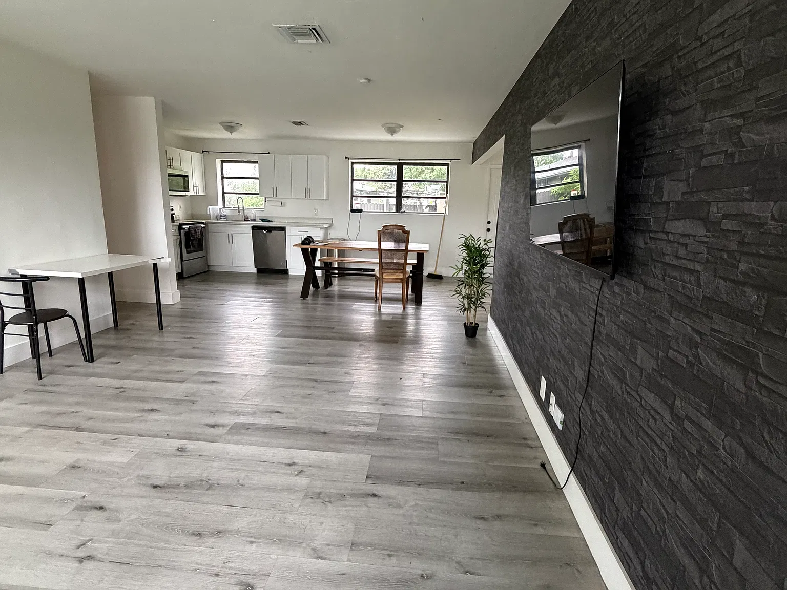 4 bed, 1276 sqft, $3,500 — Photo 3