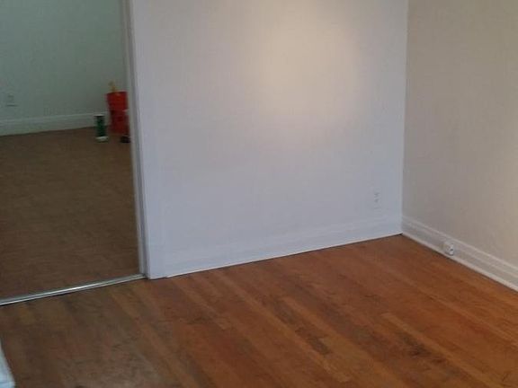 5th image of 3003 N Ashland Ave #Garden