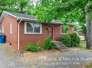 926 2nd St NE, Hickory, NC 28601