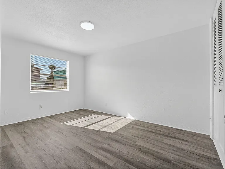 2417 N Oleander Ave #5 — Photo 9