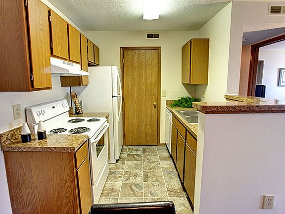4th image of 3562 Gateway Lakes Dr