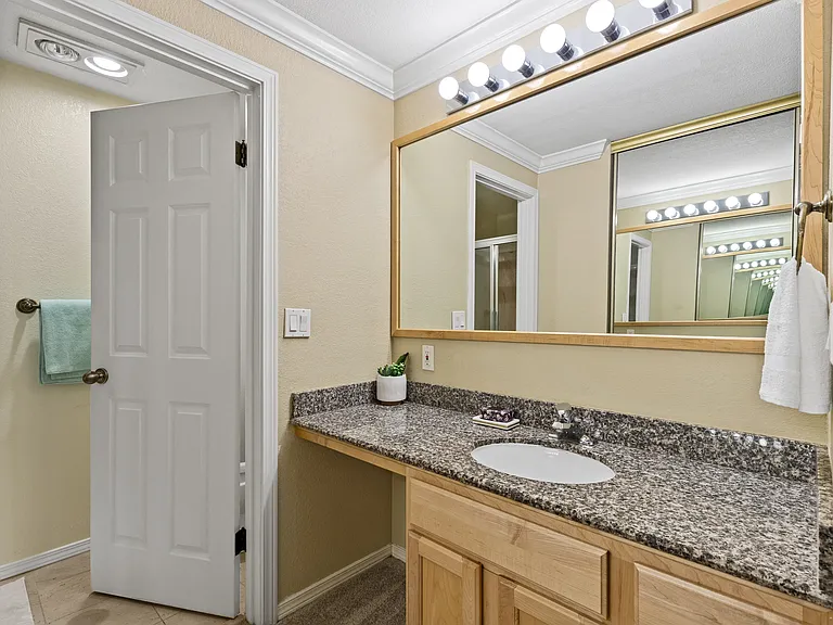 Yarrowood Highlands bathroom