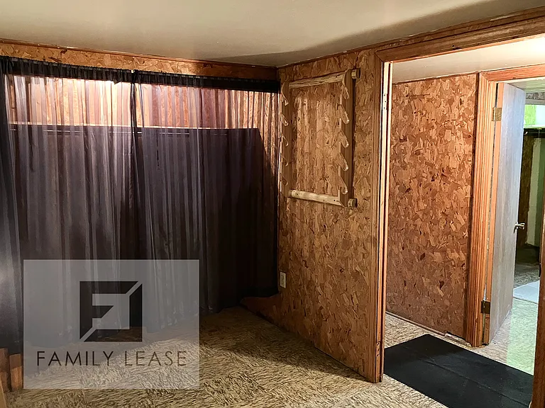 1087 N Summit Ave — Photo 13