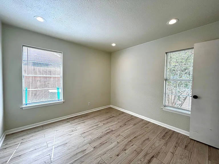1005 W Martin Luther King Jr Blvd #B — Photo 28