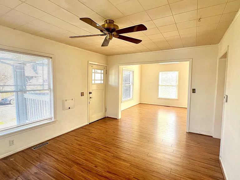 8421 N Fiske Ave — Photo 5