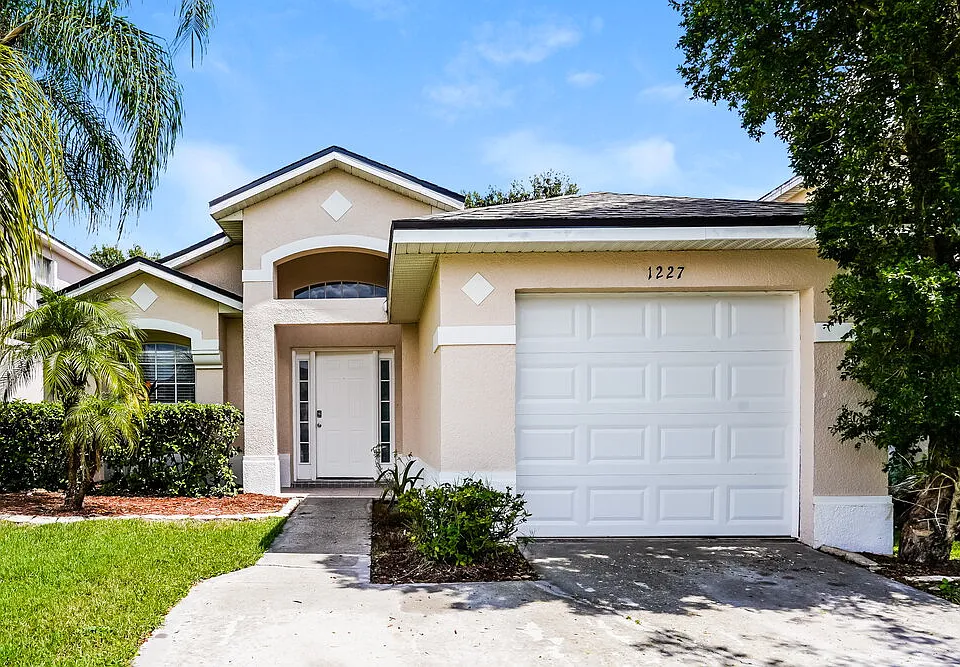 1227 Heather Lake Dr