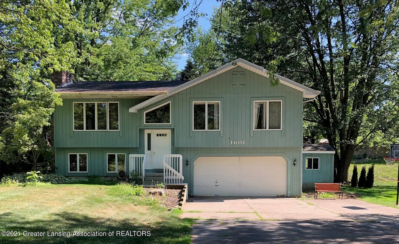 1601 Larkwood Dr photo 1