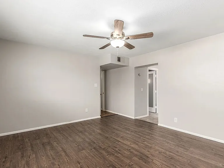 122 E Taylor St — Photo 4