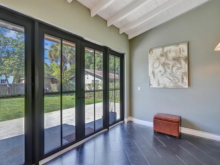 807 SW 18th St — Photo 24