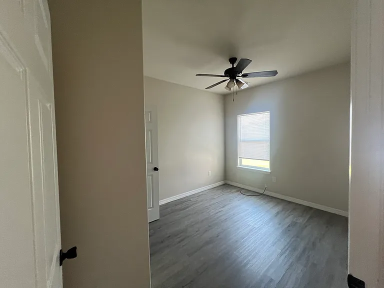 5573 Mars Ave — Photo 4