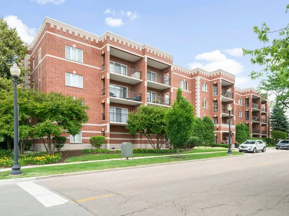 100 N Gary Ave APT 304, Wheaton, IL 60187