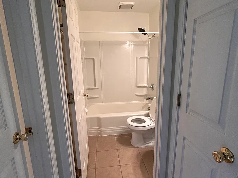 6125 Victoria Ave — Photo 4