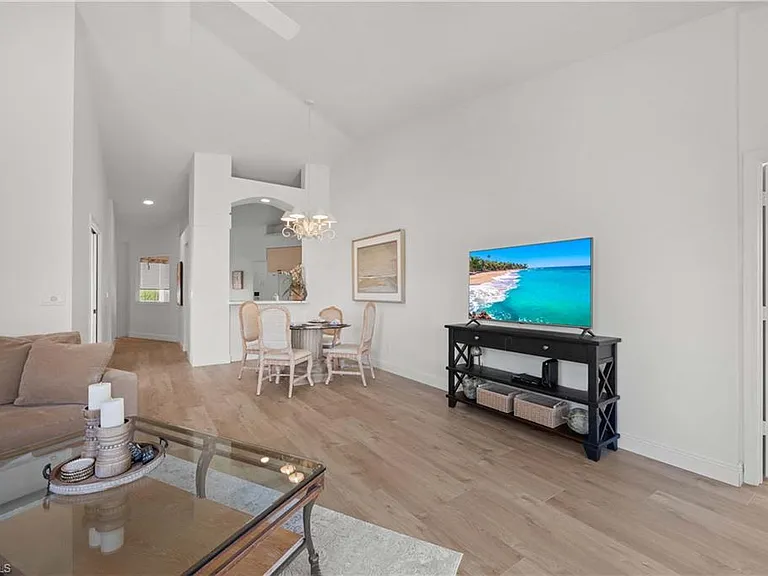 8415 Excalibur Cir #B10 — Photo 6