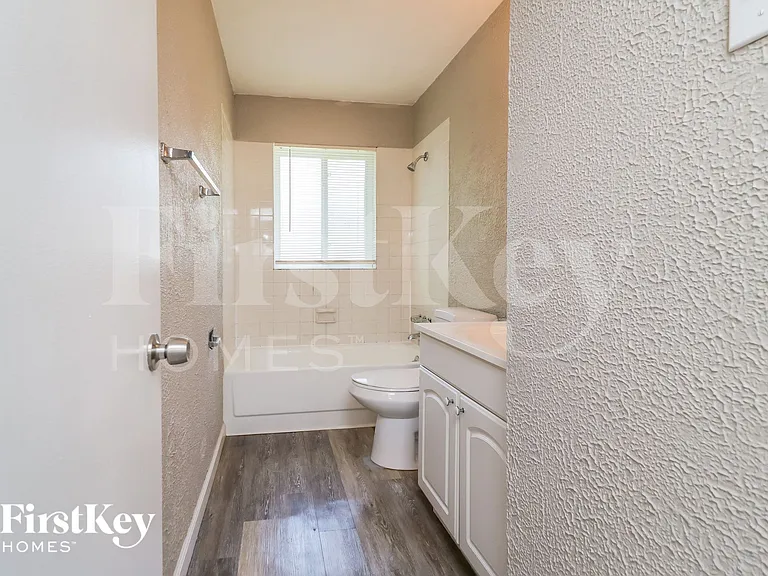 11091 Saxonhall Dr — Photo 8