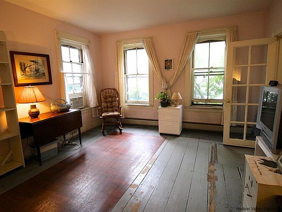5th image of 112 Foxhall Ave