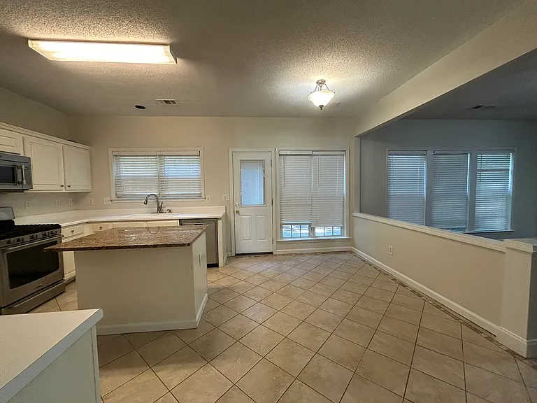 180 Sessingham Ln — Photo 10