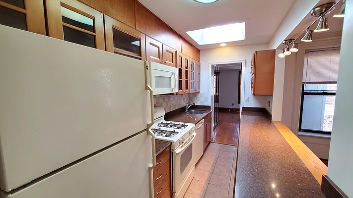 Rented by Weichert Manhattan Midtown | media 12